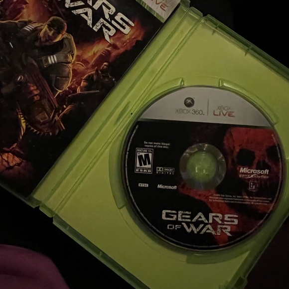 Gear of Wars Xbox 360 Bundle - Picture 4 of 5